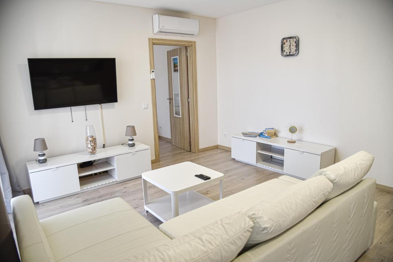 Apartamento Elegante Com Garagem E Piscina Na Praia Da Rocha Portimao Luaran gambar